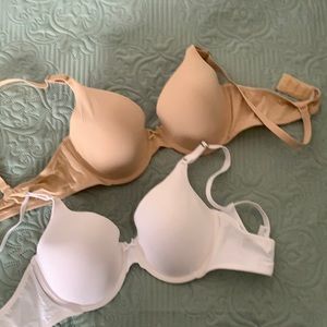 Maidenform bra underwire with adjustable straps. Size 38D